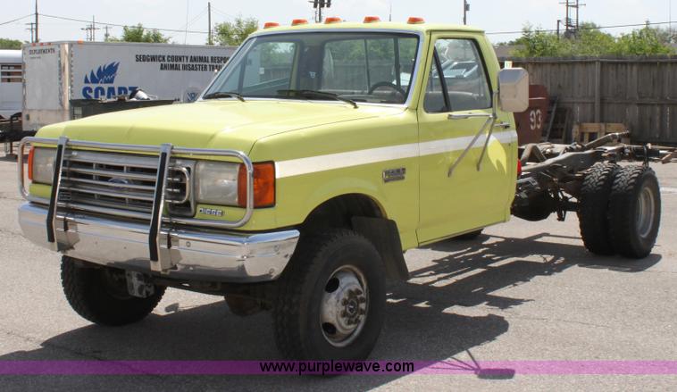 image for item D7802 1990 Ford F350 Custom cab and chassis