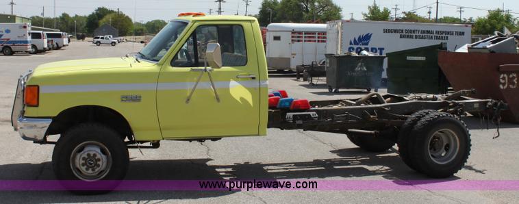 image for item D7802 1990 Ford F350 Custom cab and chassis
