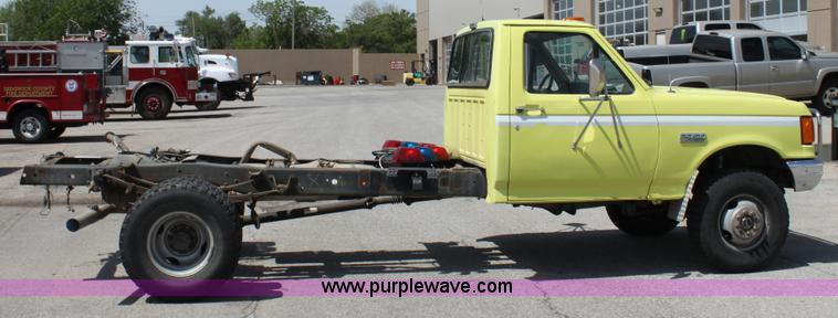 image for item D7802 1990 Ford F350 Custom cab and chassis