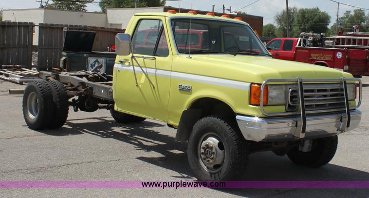 image for item D7802 1990 Ford F350 Custom cab and chassis