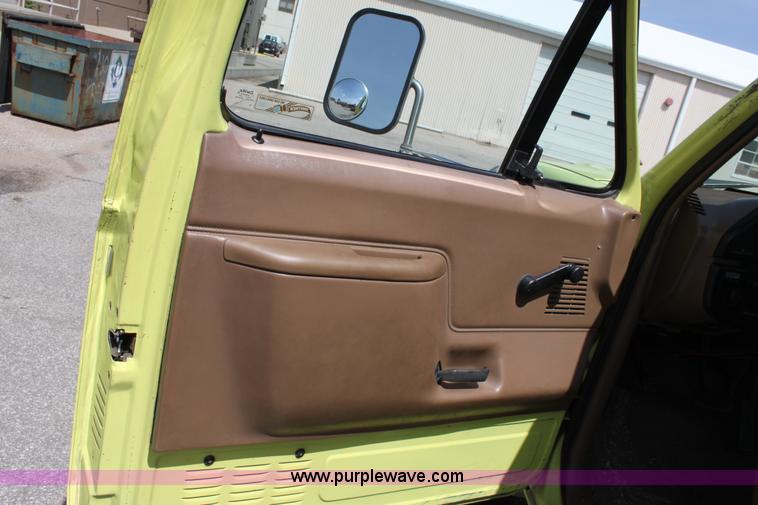 image for item D7802 1990 Ford F350 Custom cab and chassis