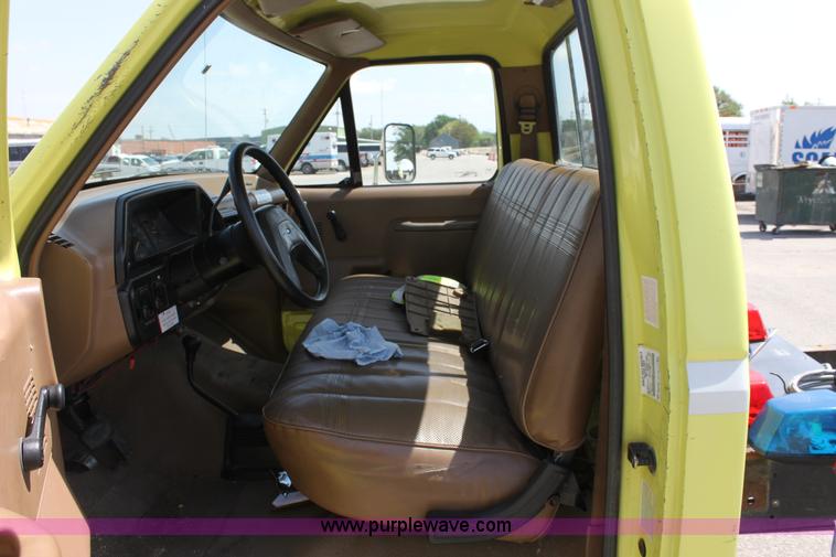 image for item D7802 1990 Ford F350 Custom cab and chassis