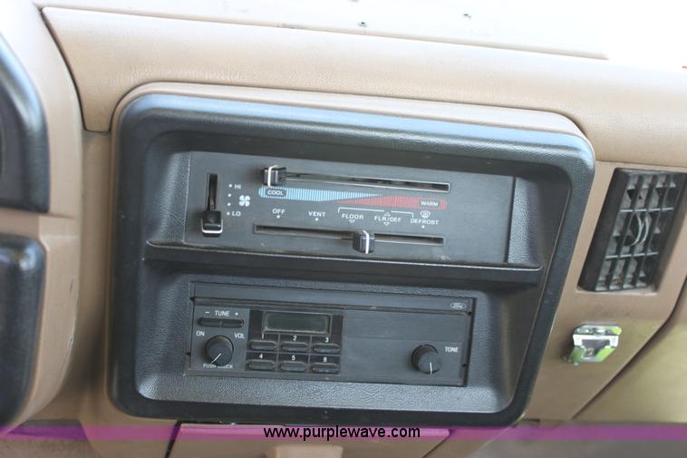 image for item D7802 1990 Ford F350 Custom cab and chassis