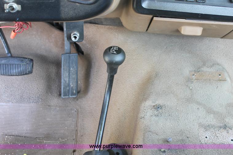 image for item D7802 1990 Ford F350 Custom cab and chassis