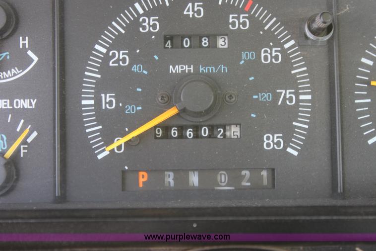 image for item D7802 1990 Ford F350 Custom cab and chassis