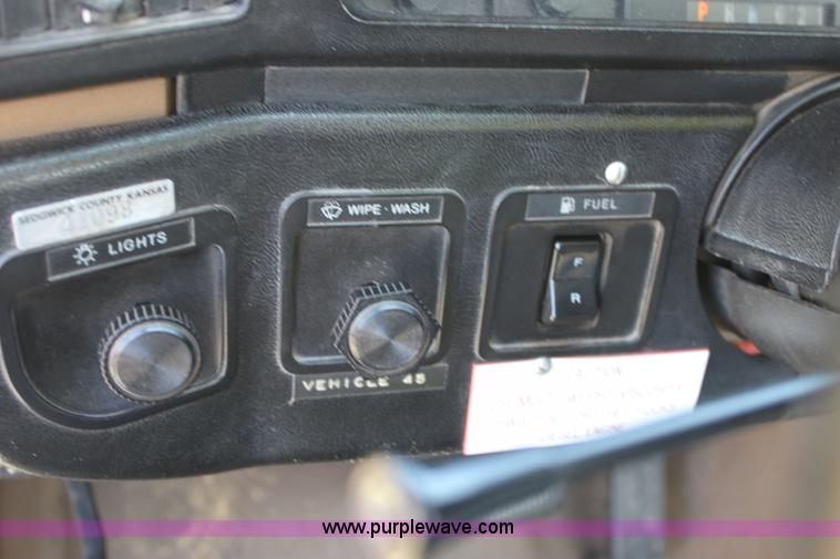 image for item D7802 1990 Ford F350 Custom cab and chassis