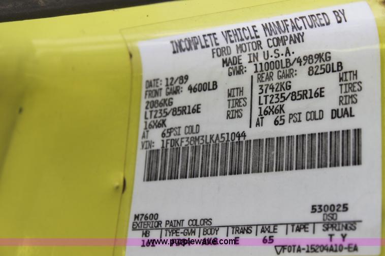 image for item D7802 1990 Ford F350 Custom cab and chassis