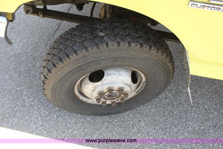 image for item D7802 1990 Ford F350 Custom cab and chassis