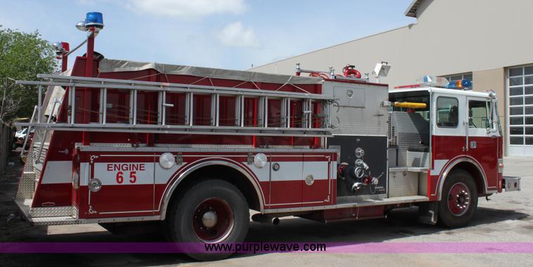 image for item D7805 1991 Pierce Tilt Cab Fire Engine