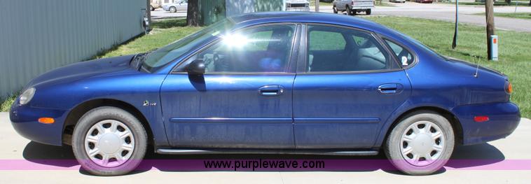 image for item D7809 1997 Ford Taurus GL