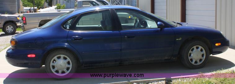 image for item D7809 1997 Ford Taurus GL