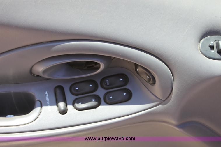 image for item D7809 1997 Ford Taurus GL