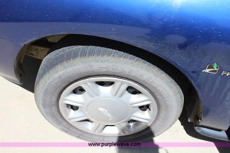 image for item D7809 1997 Ford Taurus GL