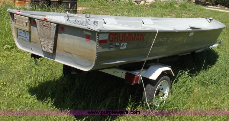 image for item D7814 1992 Grumman 14' aluminum V bottom boat