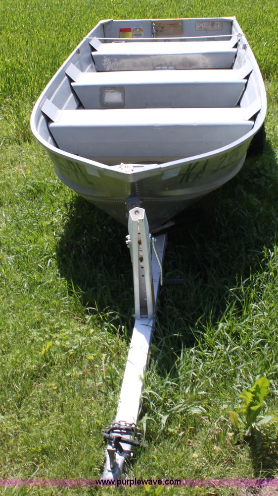 image for item D7814 1992 Grumman 14' aluminum V bottom boat