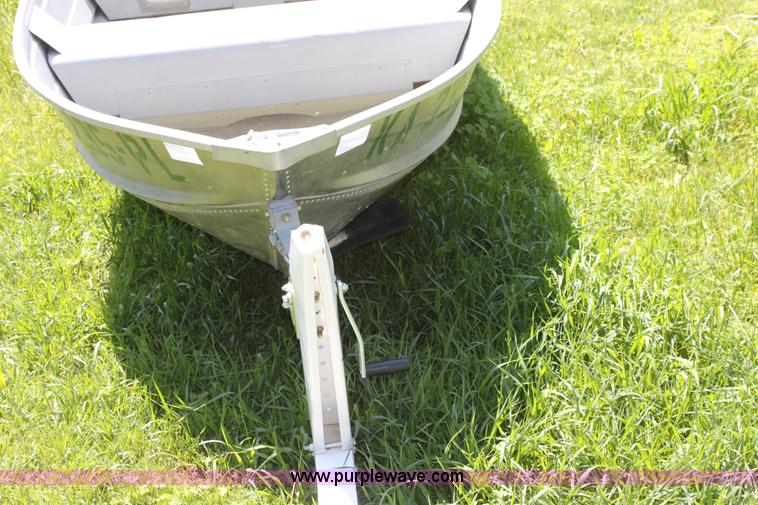 image for item D7814 1992 Grumman 14' aluminum V bottom boat