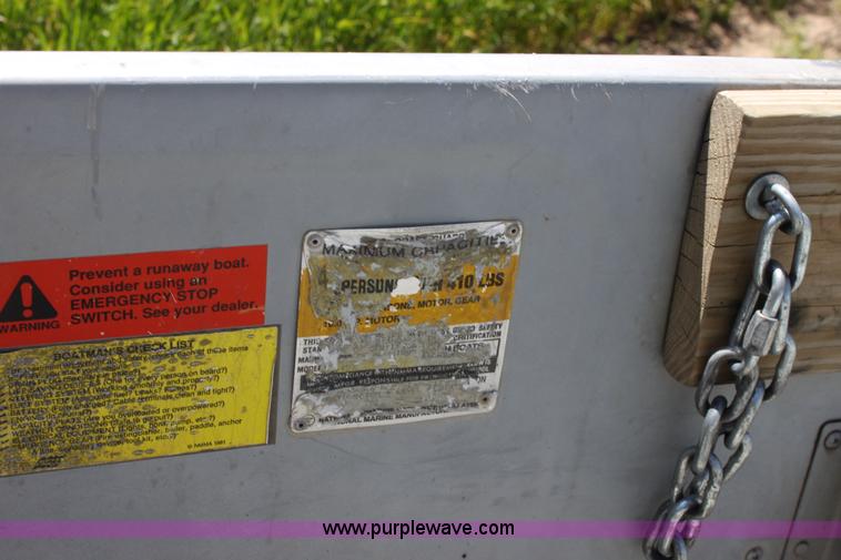 image for item D7814 1992 Grumman 14' aluminum V bottom boat