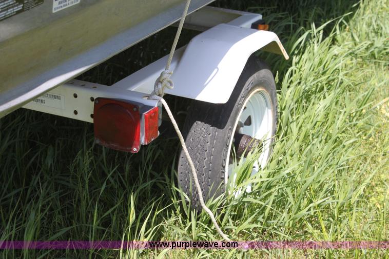 image for item D7814 1992 Grumman 14' aluminum V bottom boat