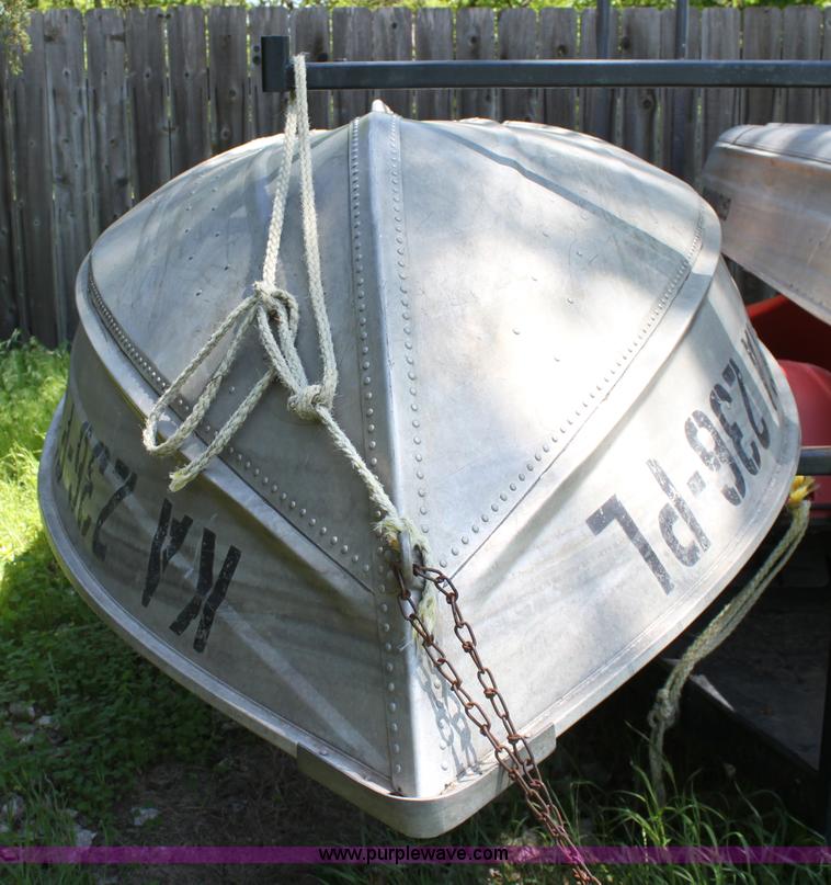 image for item D7819 1992 Grumman 14' aluminum V bottom boat