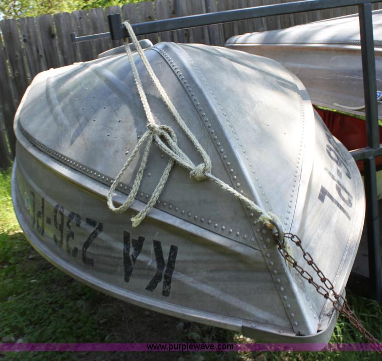 image for item D7819 1992 Grumman 14' aluminum V bottom boat