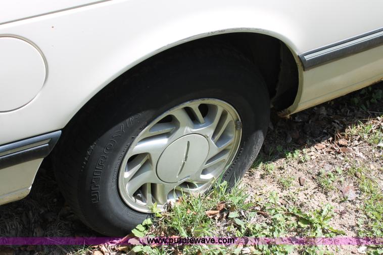 image for item D7868 1990 Ford Thunderbird LX