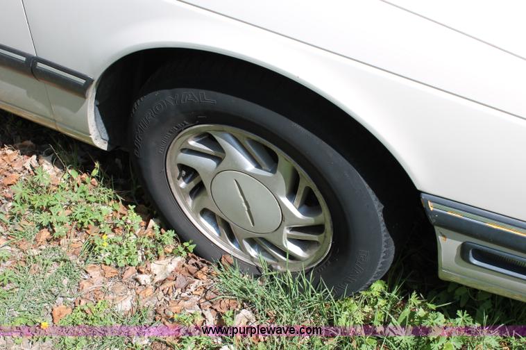 image for item D7868 1990 Ford Thunderbird LX