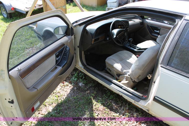 image for item D7868 1990 Ford Thunderbird LX