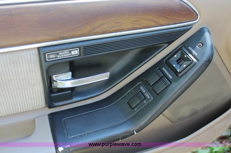 image for item D7868 1990 Ford Thunderbird LX