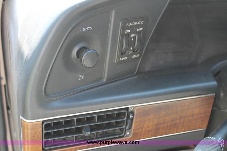 image for item D7868 1990 Ford Thunderbird LX