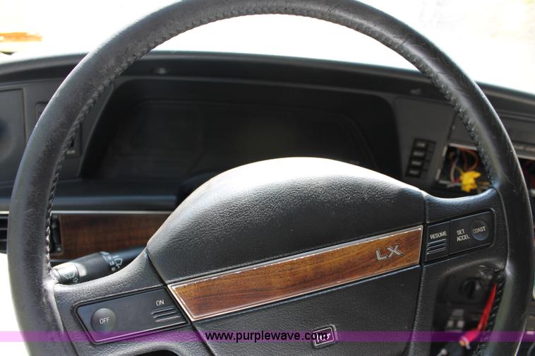 image for item D7868 1990 Ford Thunderbird LX