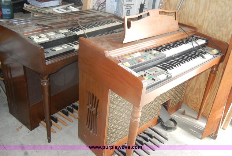 image for item K9050 (2) electric organs