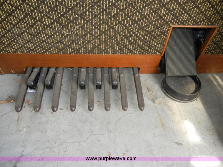 image for item K9050 (2) electric organs