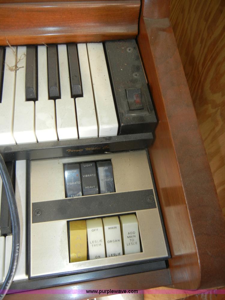 image for item K9050 (2) electric organs
