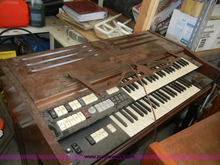 image for item K9050 (2) electric organs