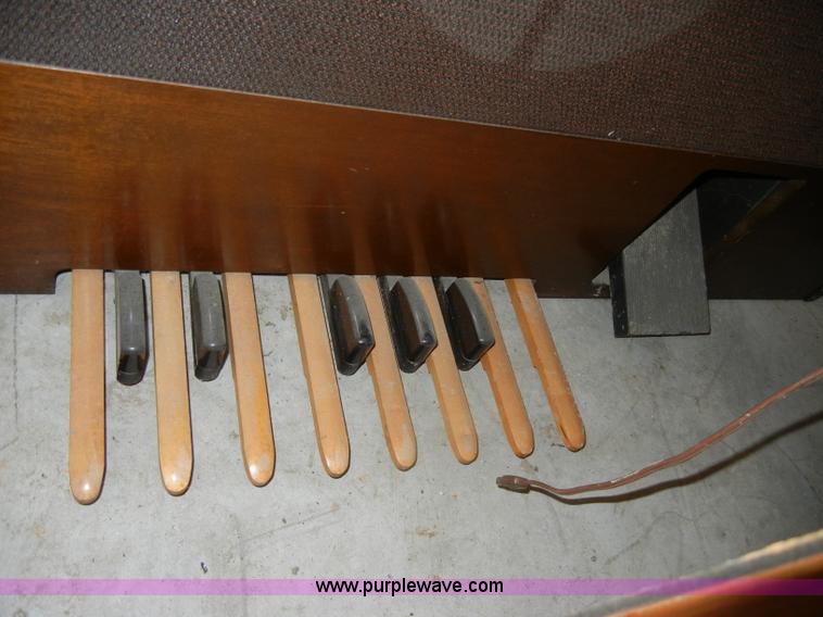 image for item K9050 (2) electric organs
