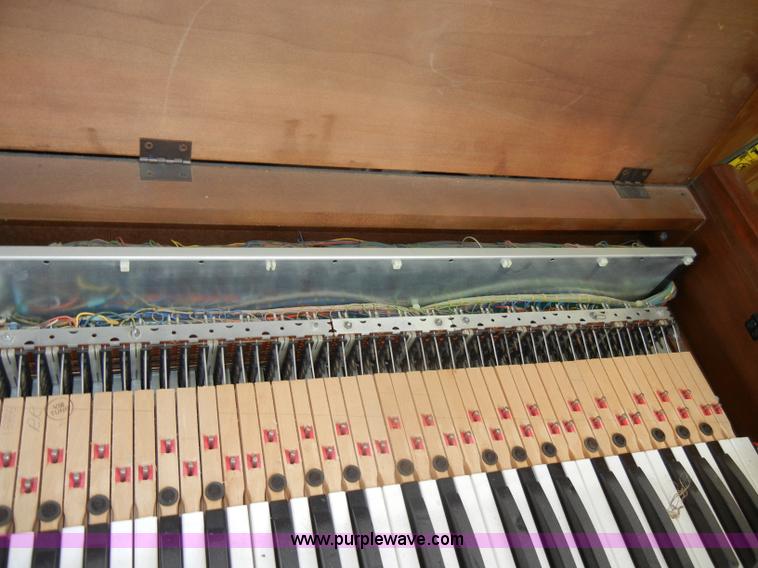 image for item K9050 (2) electric organs