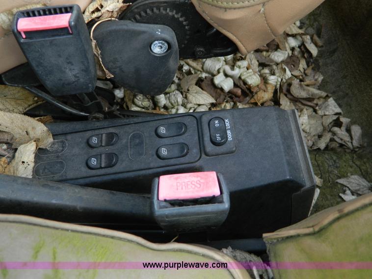 image for item T9768 1994 Saab 900 S convertible