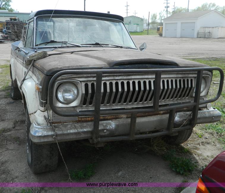 image for item T9770 1976 Jeep J10 pickup truck