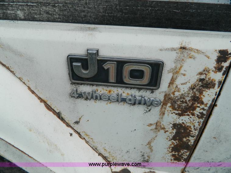 image for item T9770 1976 Jeep J10 pickup truck