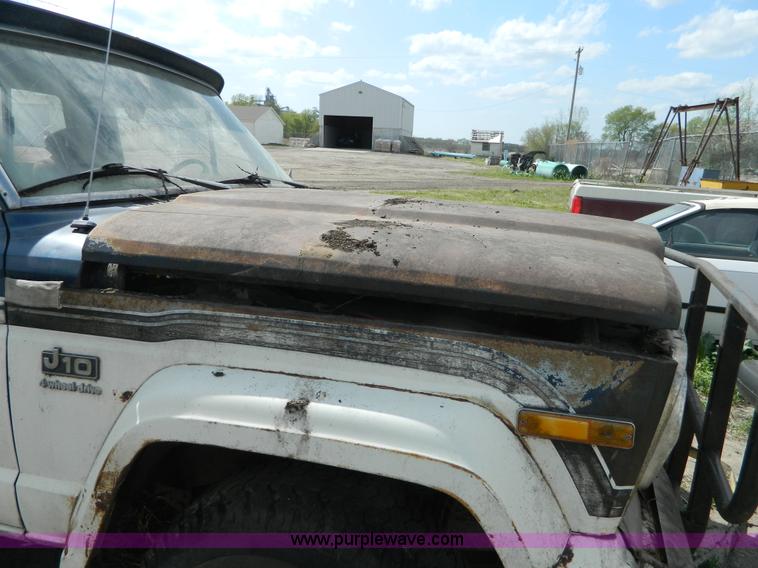 image for item T9770 1976 Jeep J10 pickup truck