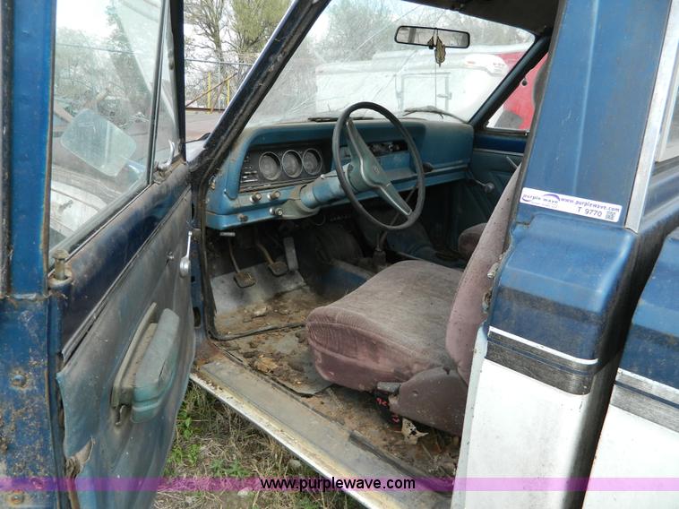 image for item T9770 1976 Jeep J10 pickup truck