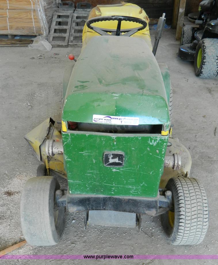 image for item T9816 John Deere 116 riding mower