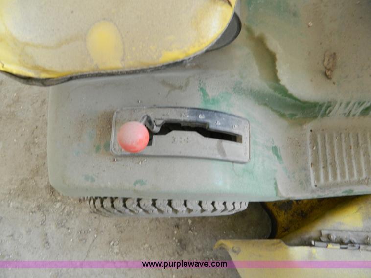 image for item T9816 John Deere 116 riding mower