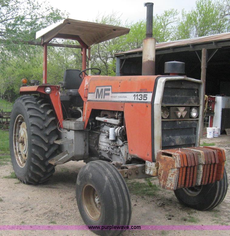 image for item A6185 1976 Massey-Ferguson 1135 tractor