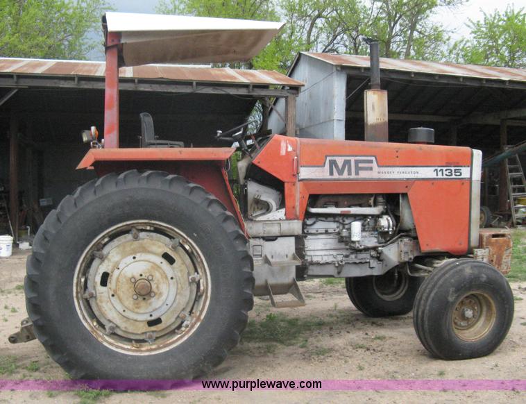 image for item A6185 1976 Massey-Ferguson 1135 tractor