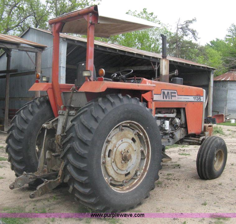 image for item A6185 1976 Massey-Ferguson 1135 tractor