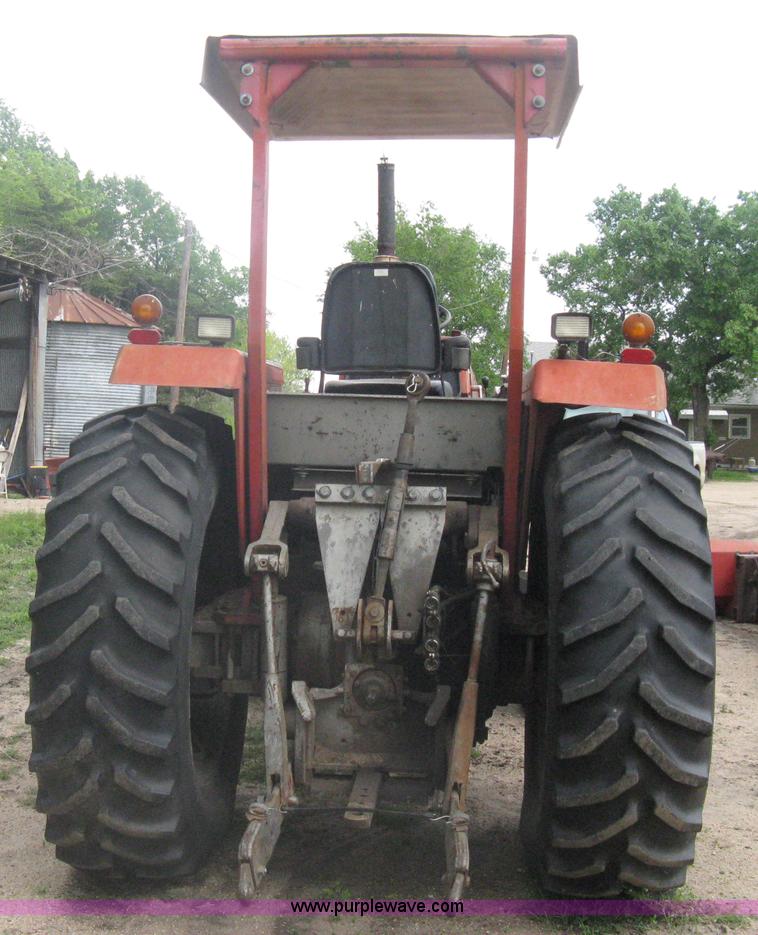 image for item A6185 1976 Massey-Ferguson 1135 tractor