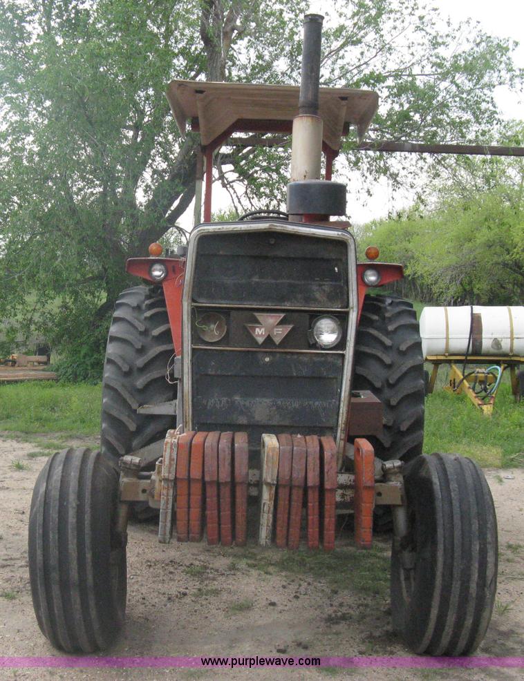 image for item A6185 1976 Massey-Ferguson 1135 tractor