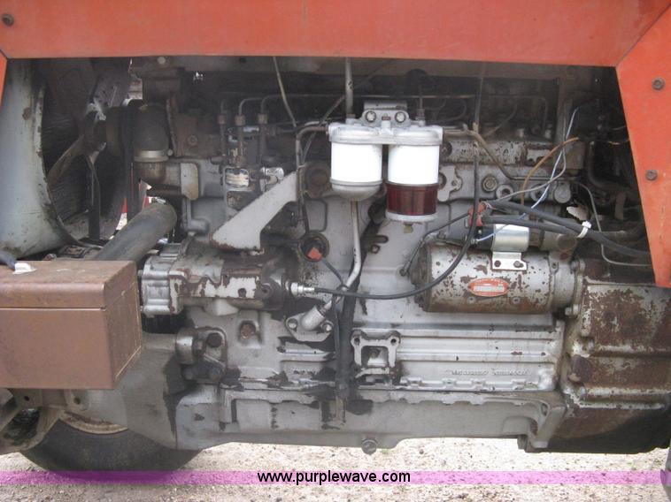 image for item A6185 1976 Massey-Ferguson 1135 tractor