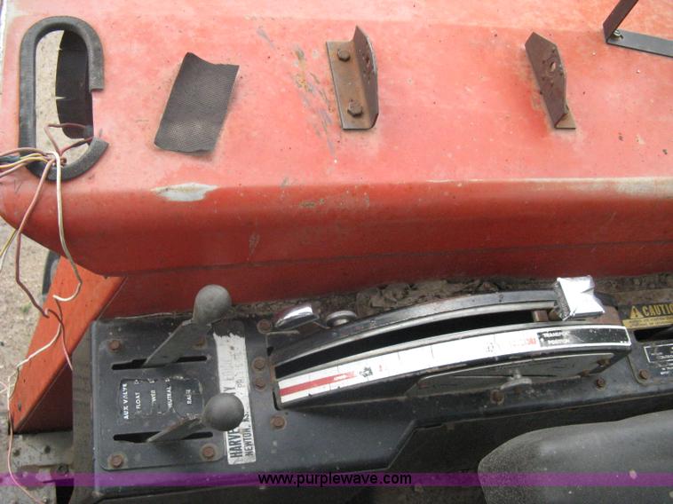 image for item A6185 1976 Massey-Ferguson 1135 tractor